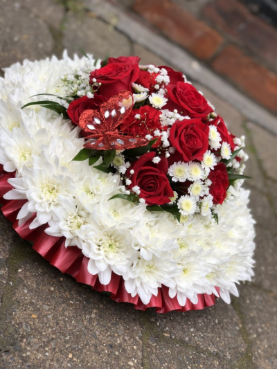 Posy Pad Funeral - Please put in the notes if you request a different colour.  It is arranged on a wet floral foam frame. Easy to carry. Perfect for a funeral tribute, memorial or grave.