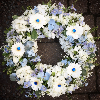 Blue Diamond Loose Wreath - It is arranged on a wet floral foam frame. Easy to carry. Different colours can be requested in the notes. Perfect for a funeral tribute, memorial or grave.